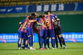 中欧app下载 -包含新疆广汇训练开放日，窗口期刷新队史纪录引欢呼，中超在即，临场指挥获称赞的词条