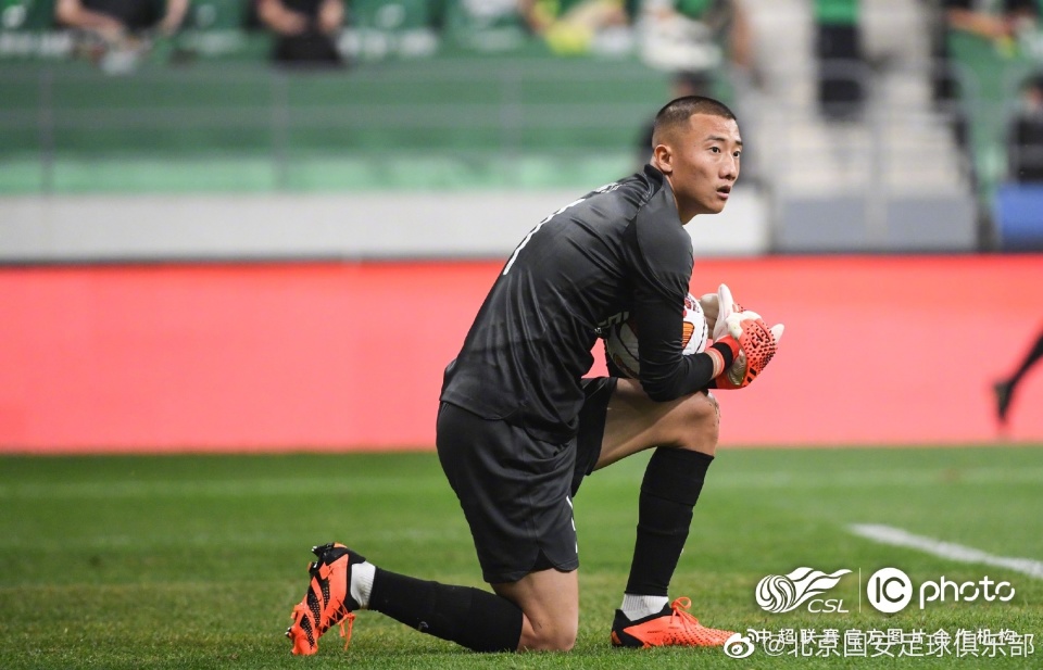 皇家马德里迎荷甲关键赛；赛前主帅复盘；悬念犹存；临场指挥获称赞 