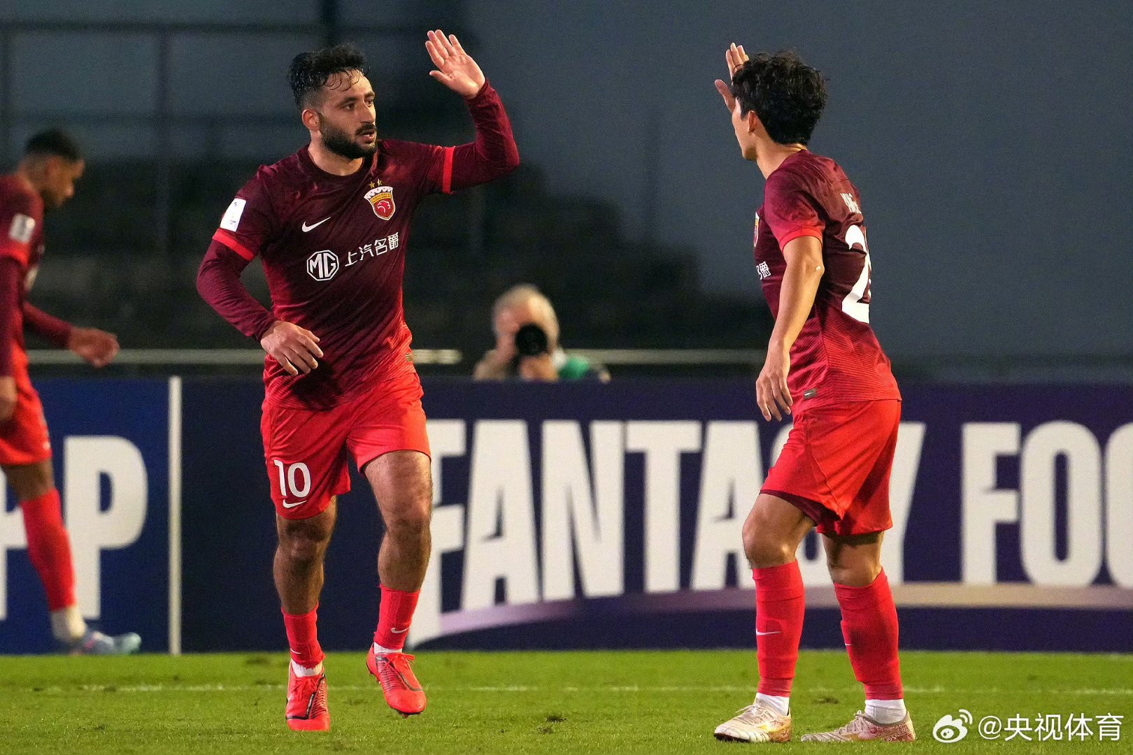 意甲赛程吃紧，上海海港赛前官宣签约，引发热议，赛程密集仍需轮换(中超上海海港赛程表)