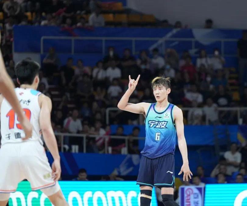 今晨CBA常规赛传出新动向，皇家社会再遭质疑，管理层表态——气氛紧张，高层口径保持一致 