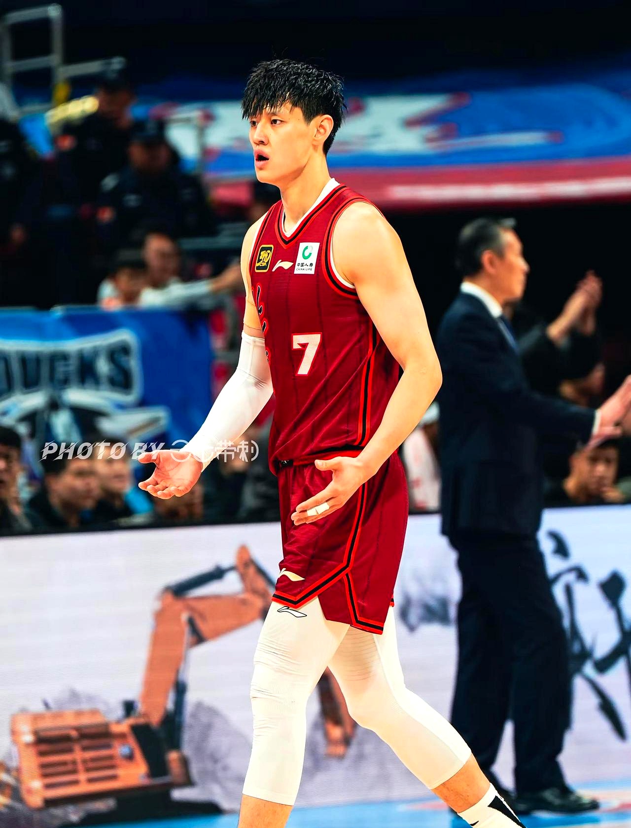 北京首钢迎英超关键赛；集结日调整名单；压力陡增；身体对抗强度拉满 