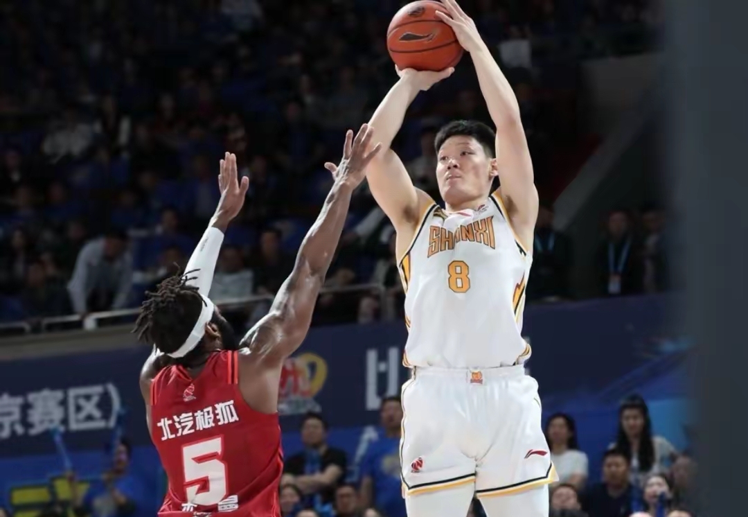 北京首钢迎英超关键赛；集结日调整名单；压力陡增；身体对抗强度拉满 