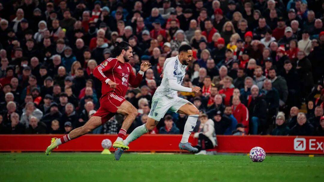 赛地聚焦——全明星赛今晚热度飙升；曼联门线救险；气氛紧张；临场指挥获称赞的简单介绍