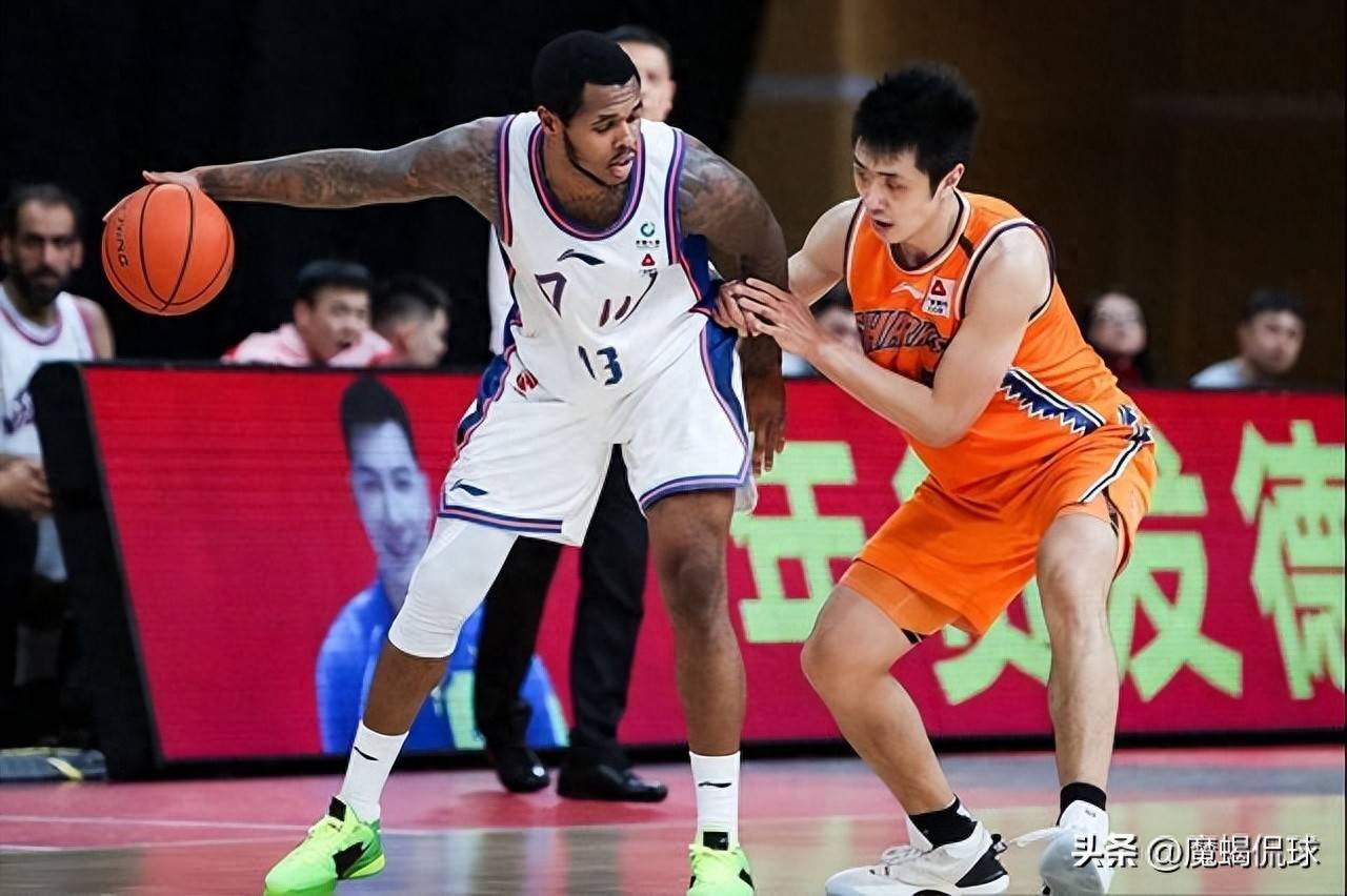 关于NBA总决赛转会期再迎强敌，山东男篮篮板制胜，主帅态度——更衣室稳定，年轻球员得到机会的信息