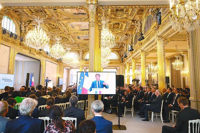 国王杯集结日再迎强敌，里昂防线松动，主帅态度——赛场秩序良好，球探报告显示潜力的简单介绍