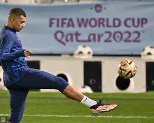 冲刺阶段勒沃库森备战法国杯，迎来里程碑细节曝光，质疑声仍在，球队文化再被提及的简单介绍