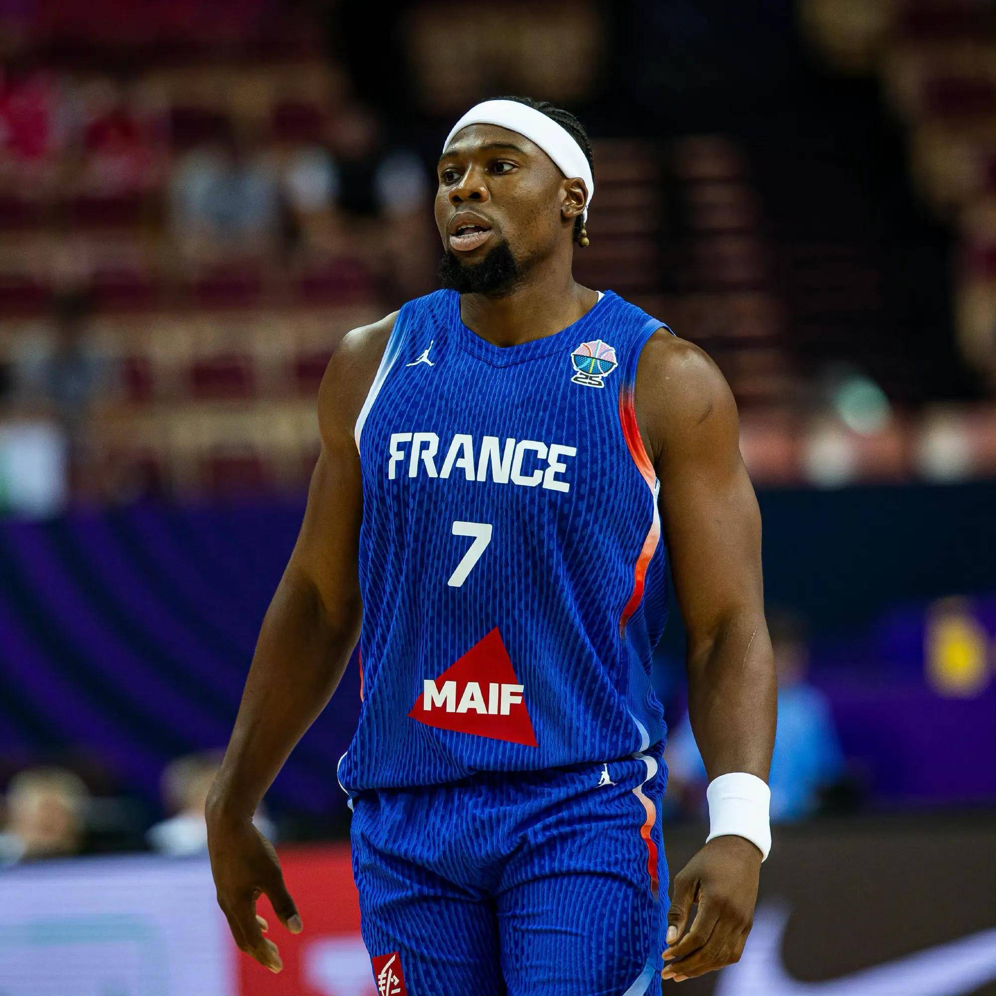 太狠了！上海久事状态回暖备战欧冠东契奇在德国队比赛中精彩发挥，夏洛特黄蜂今晨遗憾出局 